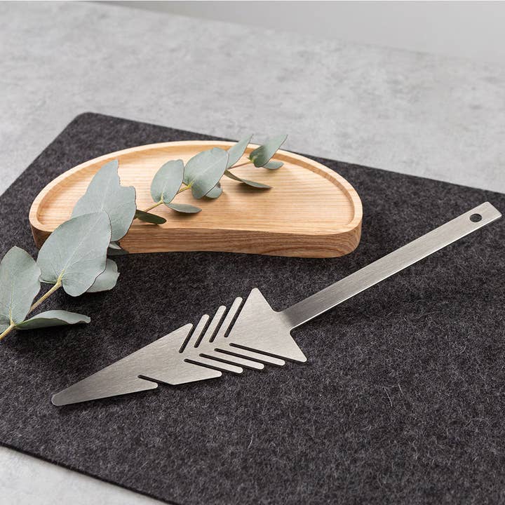 Pine Needle Cake Server and Slicer for wholesale by Darling Spring