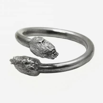 Anel “thuja buds” por atacado de Bijouterie & Charcuterie