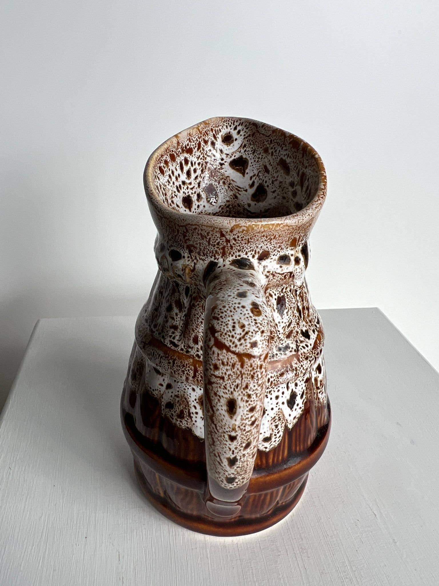 Office Objets – Objeto de mesa decorativo por atacado – Pequena jarra decorativa cerâmica vidrada com motivo de barril de cerveja9