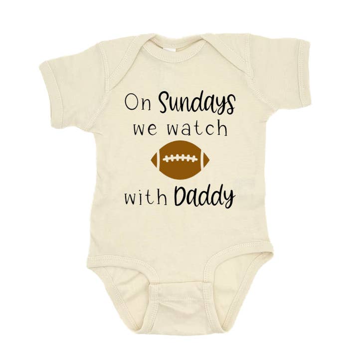 Sonntags schauen wir Football With Daddy Infant Body für den Großhandel von Sage & Soil