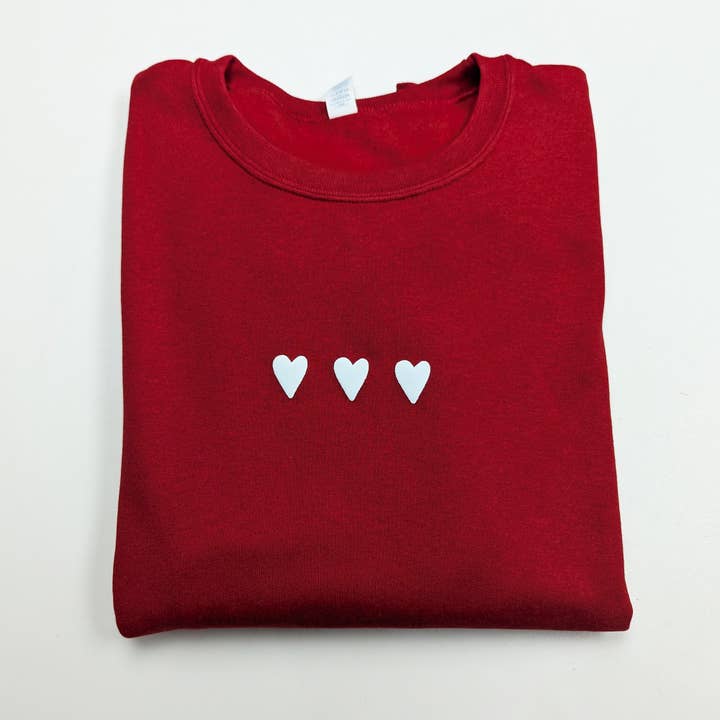 Sweat-shirt Saint-Valentin à imprimé en relief cœur d'amour pour la vente par P E T I T R U E