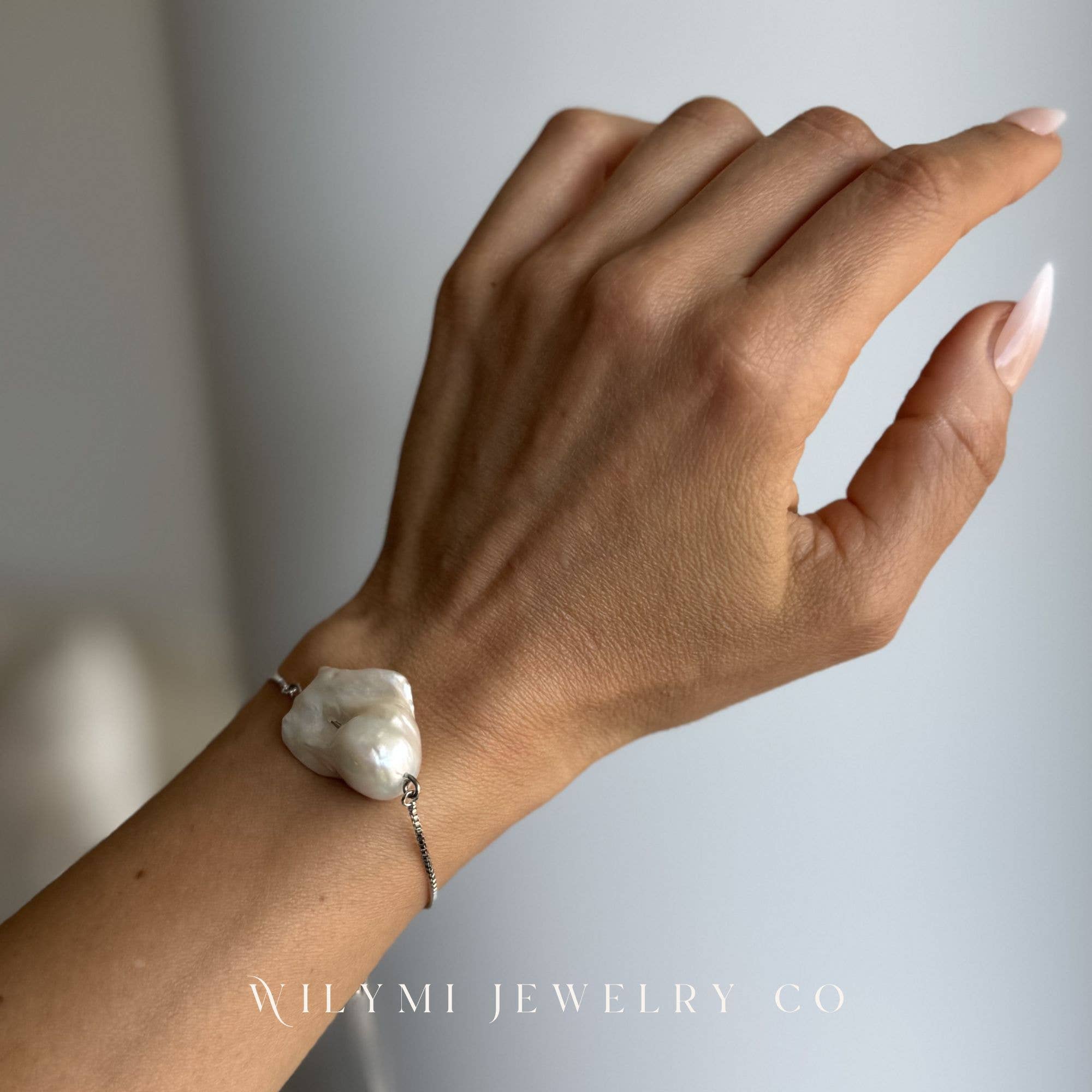 WILYMI Jewelry Co – Großhandel Perlenarmband – Armband mit weißer Barockperle | Versilbert6