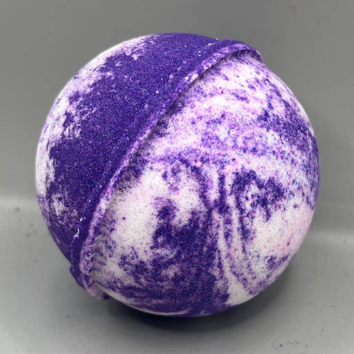 Bombe de bain à la lavande somptueuse pour la vente par Baths Gone Wild