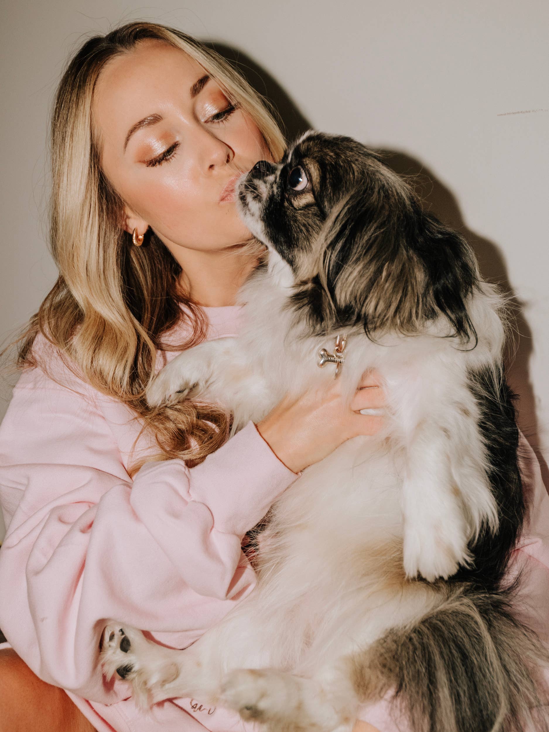 LivyLu - Wholesale Graphic Sweatshirt - Unisex - Puppy Love Heart Valentine's Day Pink Sweatshirt 5