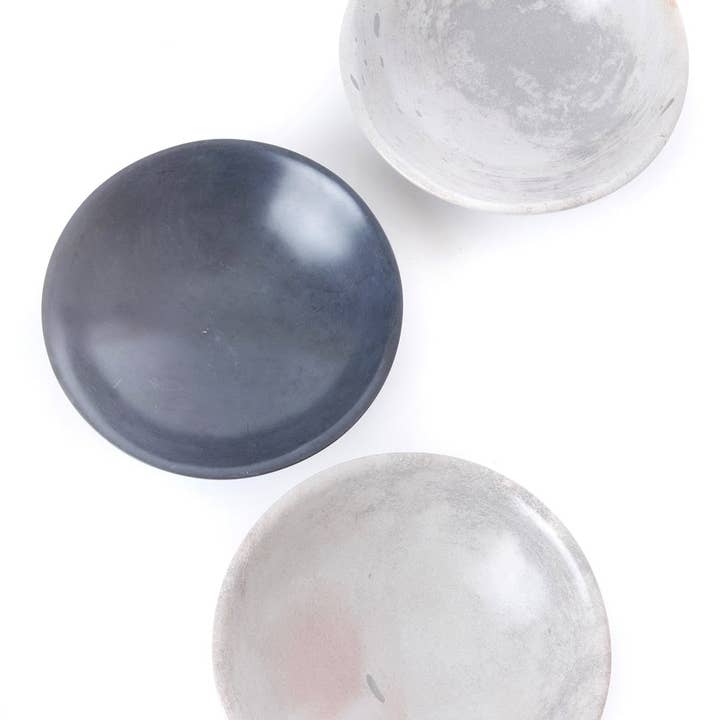 Swahili | AFRICAN MODERN - Wholesale Decorative Plate/Dish/Bowl - Dove Gray Soapstone Bowls in Two Sizes