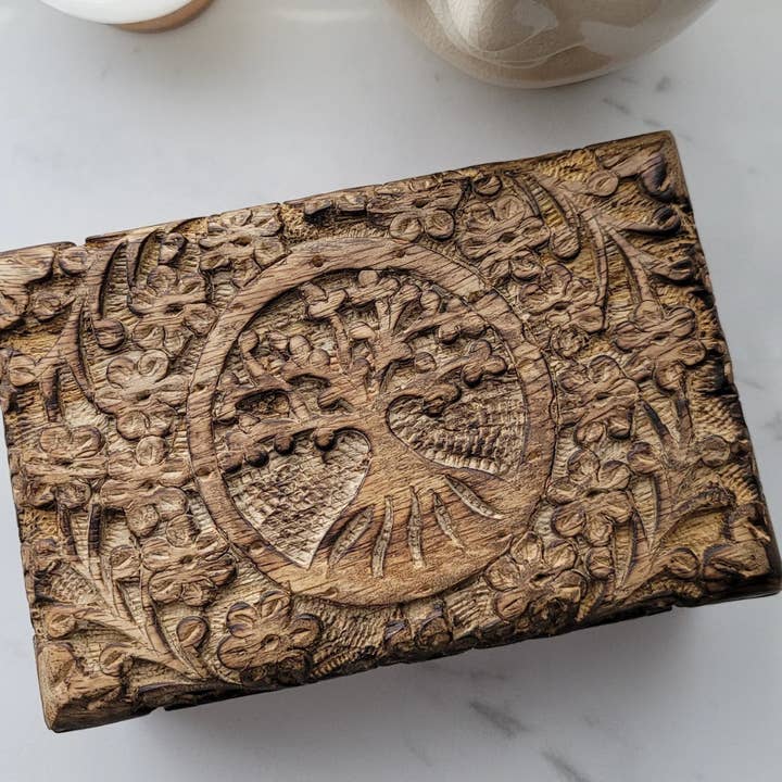 Boîte à bijoux Tree of Life pour la vente par Raven + Sage