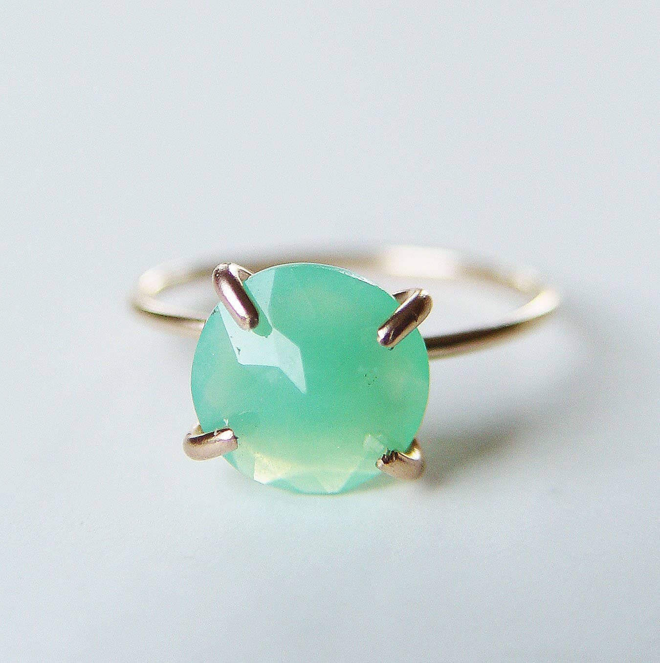 Friedasophie – Anel de pedra única/solitário por atacado – Anel Verde Crysoprase Ouro OOAK3