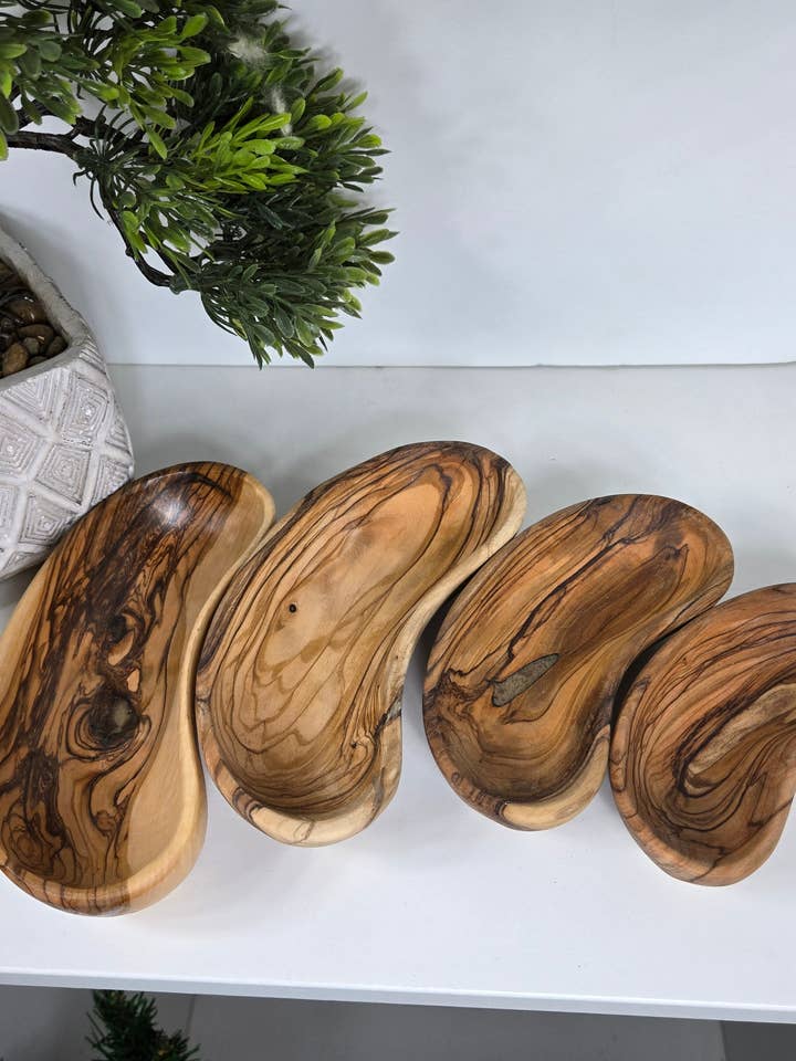 Platos de Madera de Olivo_ Cuatro Piezas para venta al por mayor de Holyland Artisans