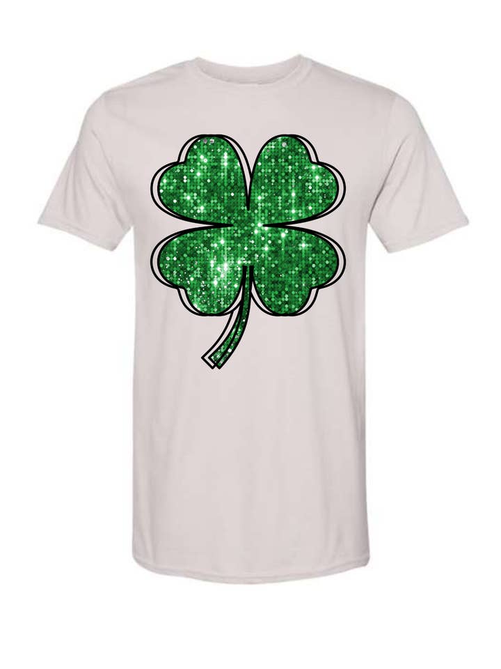 Shamrock St. Patrick's Day T-shirt met print van imitatieglitters voor wholesale door Sew Unique