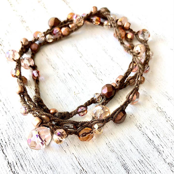 Wickelarmband mit Perlen aus Roségold, gehäkelte Perlenkette für den Großhandel von ShellyCakes