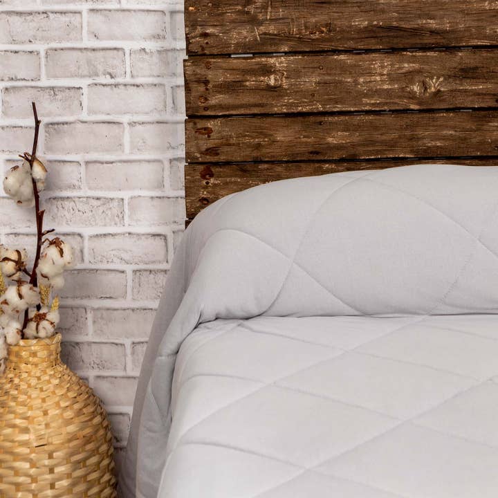 Eris Grey Jersey Quilt for wholesale on Faire3