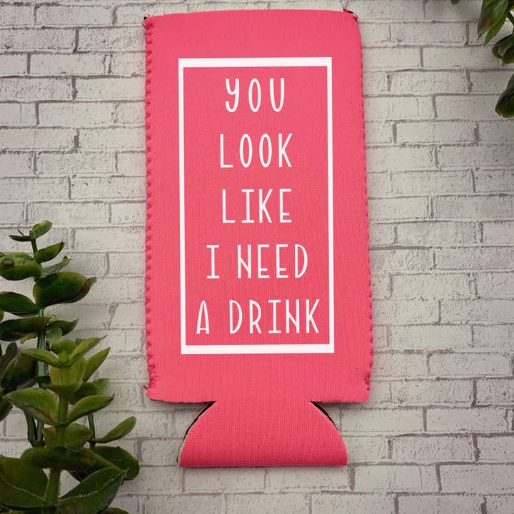 Sembri che ho bisogno di un drink Skinny Can Cooler, Slim per la vendita all'ingrosso da parte di Dirty Grove by Hazel Grove Customs