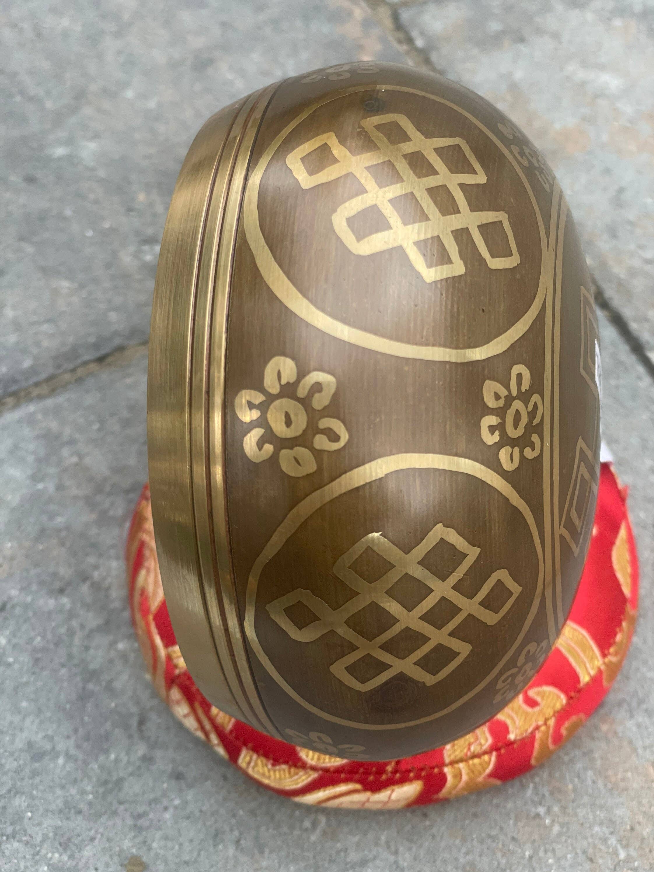 Like International – wholesale Meditationsprodukter – Tibetansk sångskålset med kudde och klubba8