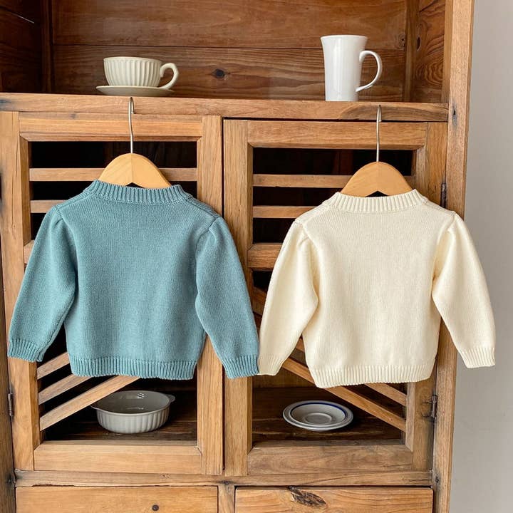 Annie & Charles – wholesale Cardigan – Baby – Annie & Charles® knitted jacket FLOWERS2