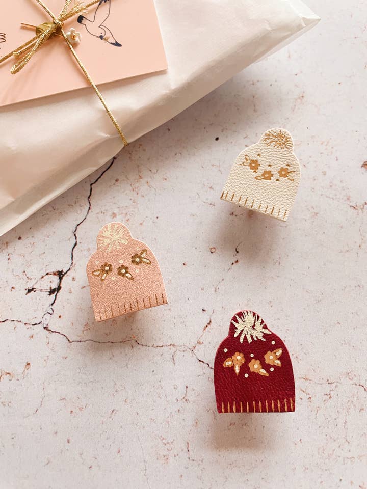 Small Pom-Pom Hat Brooch – leather with gold details for wholesale by du vent dans mes valises