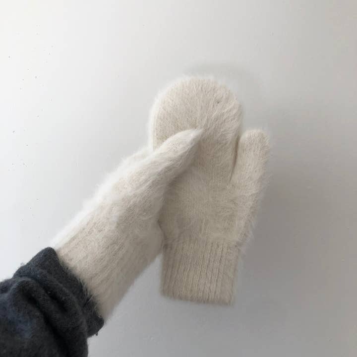 Billy Bamboo - Wholesale Mittens - Women's - FLUFFY ANGORA MITTENS - neutral4