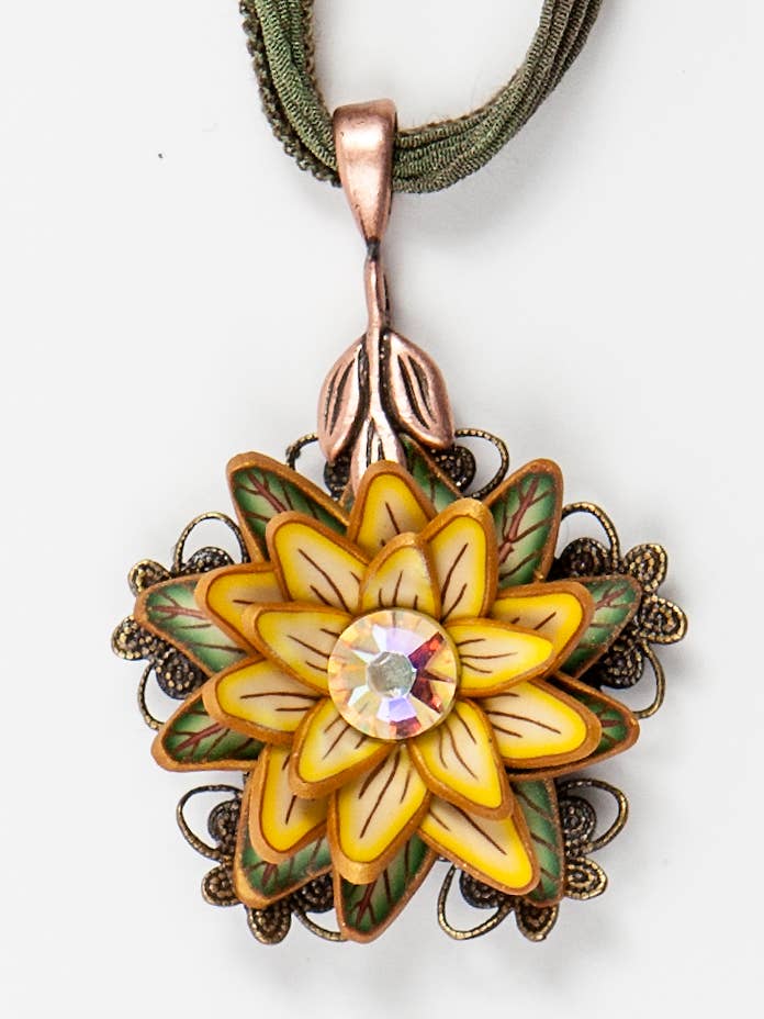 Blomstret vedhæng Lille - Solsikke Field for engroshandel hos Petal Pushers by Janet Pitcher