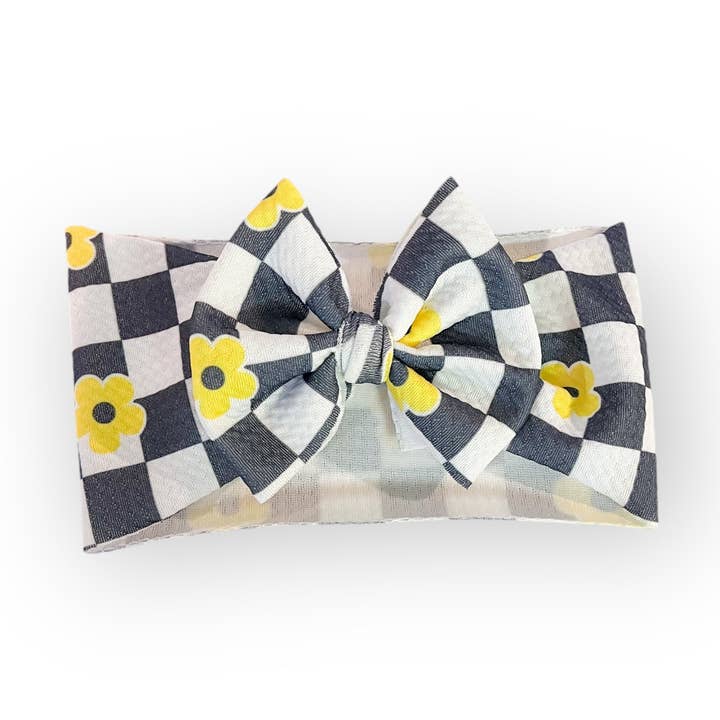 Couvre-tête à motif floral jaune à carreaux pour la vente par Tiny toes Baby Co