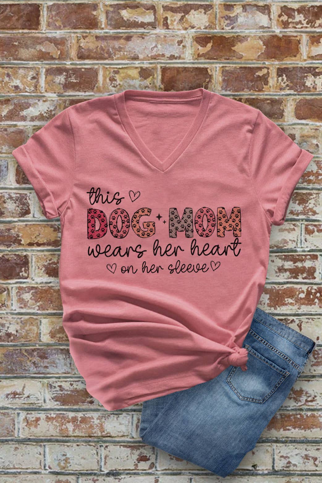 Top Avenue – T-shirt estampada - Mulher por atacado – Esta Dog Mama Weats Her Heart Na Manga, T-Shirt Unissex com Decote em V1