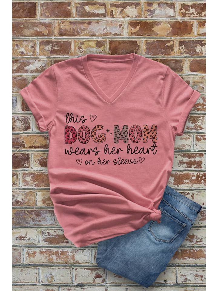 Top Avenue - Vendita all'ingrosso Maglietta serigrafata - Donna - T-shirt unisex con scollo a V, questa mamma cagnolina porta il cuore sulla manica1