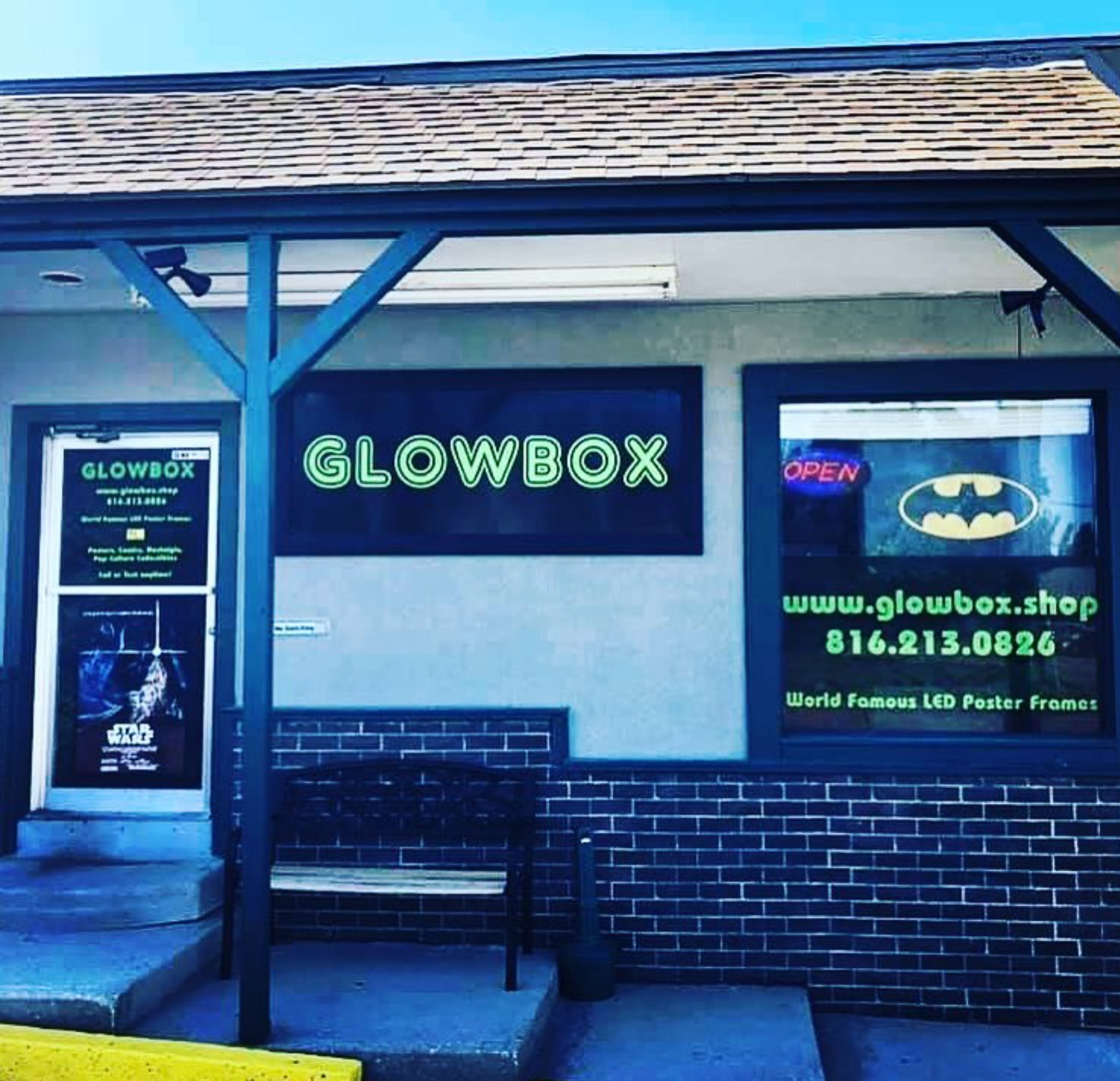 Glowbox LLC - Wholesale Picture Frame - 4-PACK Glowbox "World Famous" LED Light Box Poster Frames - Made in the USA19