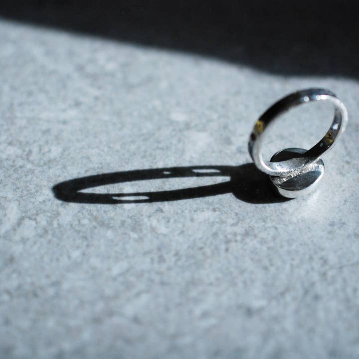 Ami jewel – wholesale Cocktail/Statement Ring – Rustik silverring med tre stenar