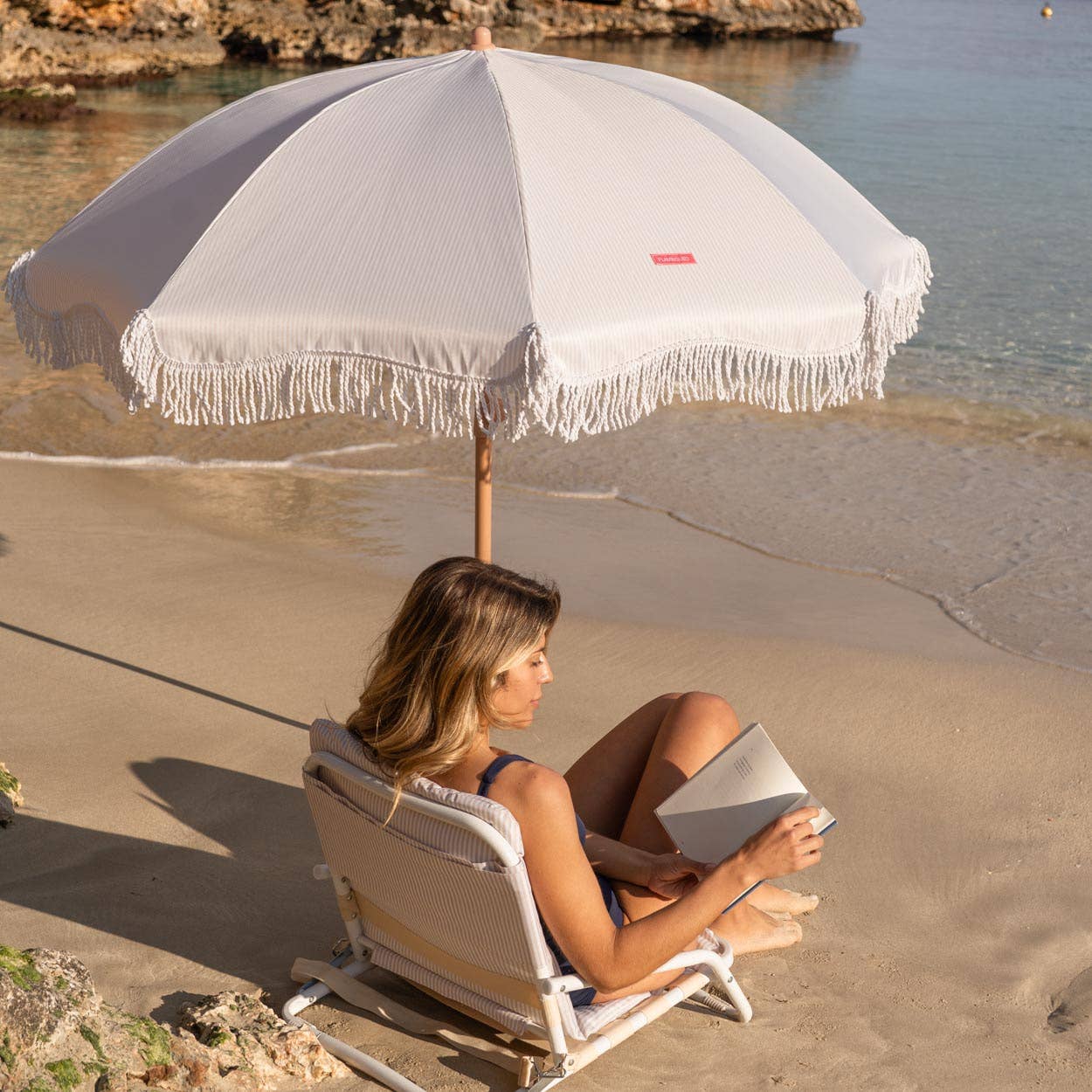 Flamingueo – wholesale Umbrella – Women's – Beige umbrella with white stripes7