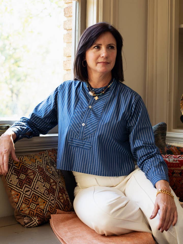 Wyn Bluse i Cadet Blue Stripe af ExVoto for engroshandel hos Ex Voto