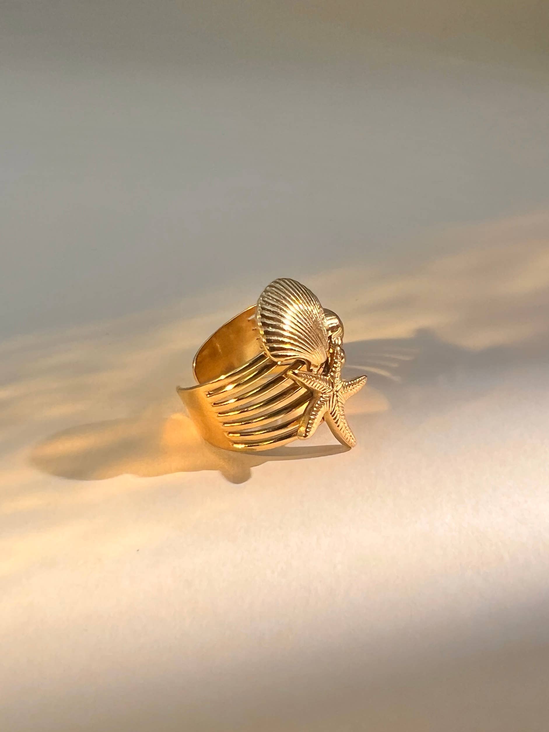 COSMOS – Großhandel Cocktail-/Statement-Ring – Verstellbarer Edelstahlring Seestern Muschel1