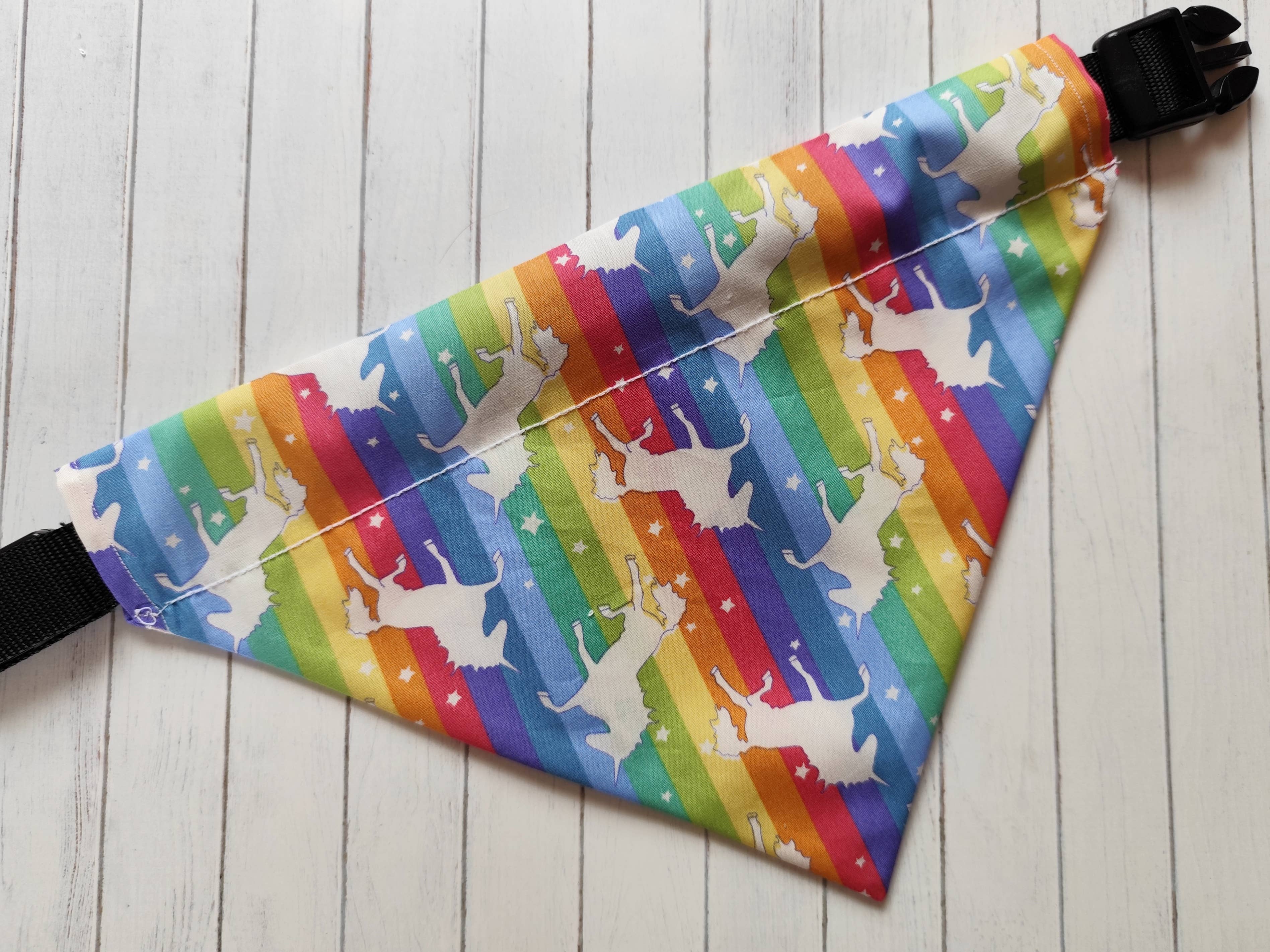 Hannah and me – Engroshandel Bandana - Hund – Rainbow unicorn hund bandana, slip på, tilbehør til kæledyr2