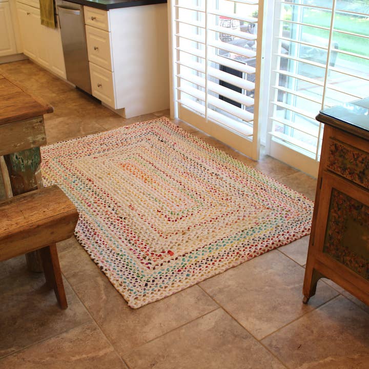 Vintage Addiction - Wholesale Area Rug - 4’ x 6’ White Recycled Fabric Braided Rug