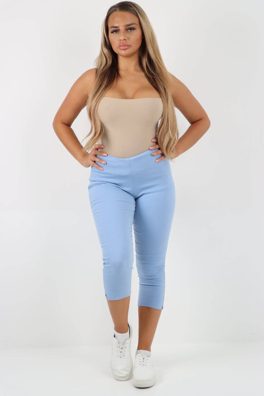 Miss Bold - Vendita all'ingrosso Pantalone - Donna - Pantaloni Capri in tinta unita italiana14