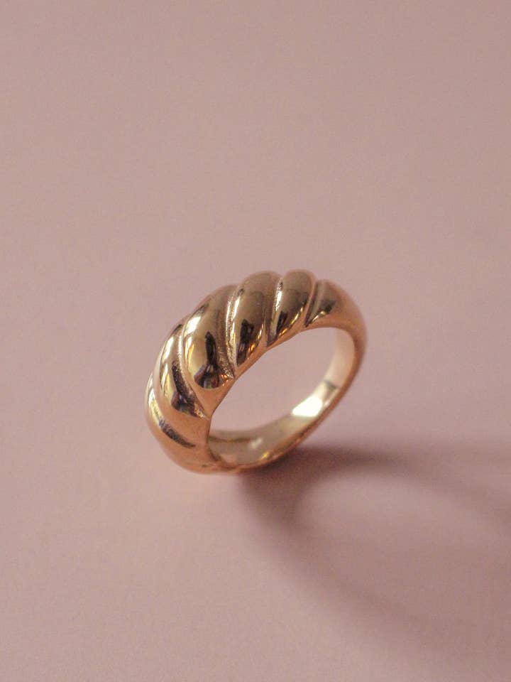 Ring „Das Croissant“ für den Großhandel von 24th & Gold