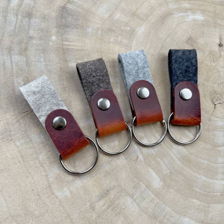 Cordão elegante de couro saddle e feltro de lã com argola por atacado de Manufactica