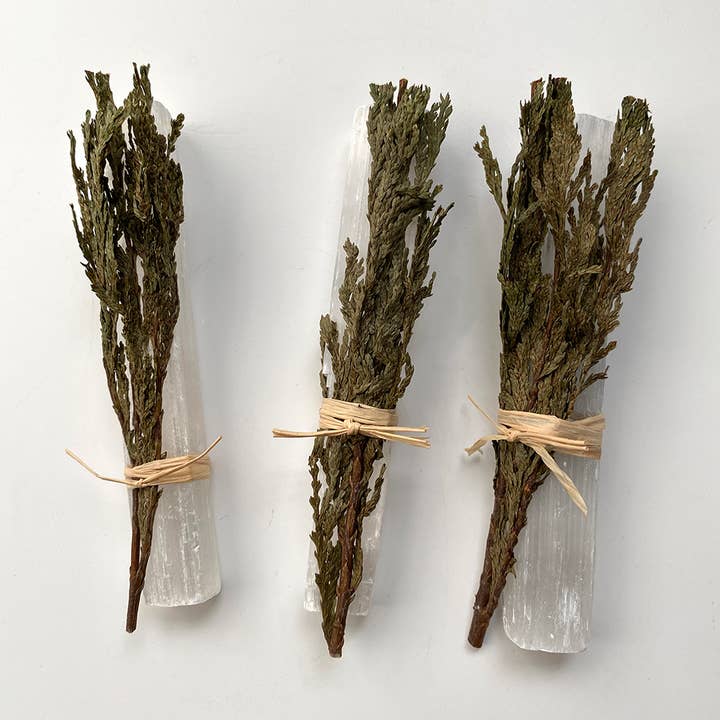 Mini Smudge Cluster, Cedar with Selenite Wand 4" for wholesale by VIE