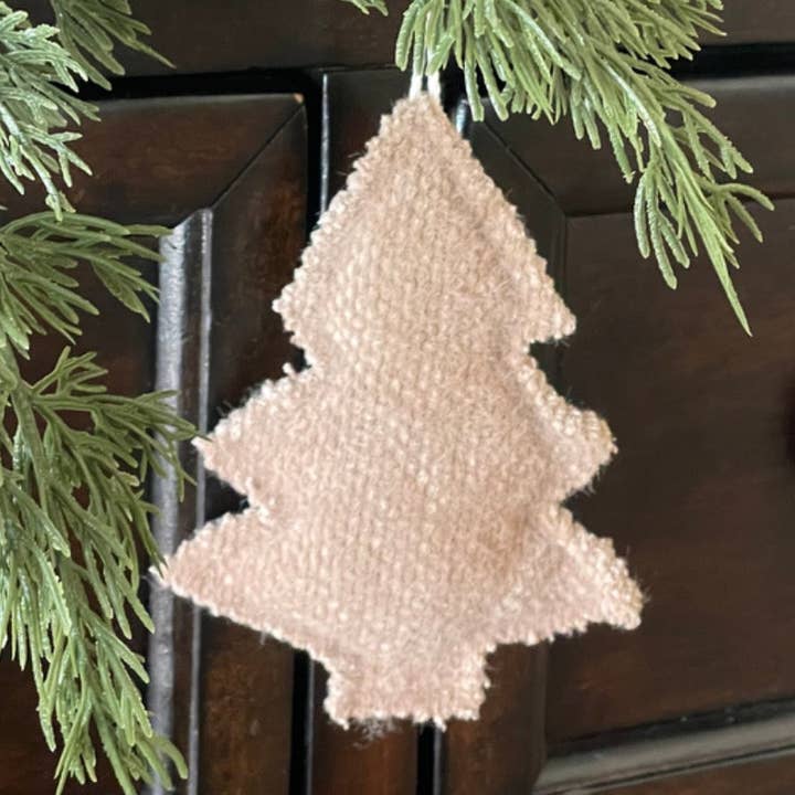 CF-3187 - Sapin de Noël brun clair Ornie pour la vente par Collins Painting & Design