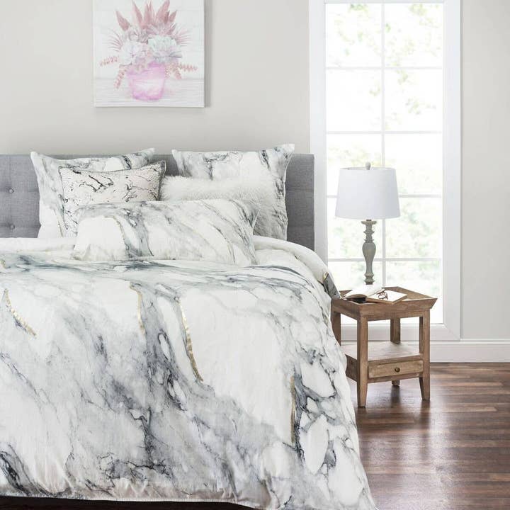 Couette en coton Mutli Marbre pour la vente par Cloud 9 Design