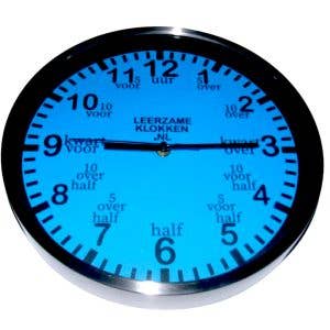horloge murale éducative argent/bleu clair 30 cm pour la vente par leerzameklokken.nl