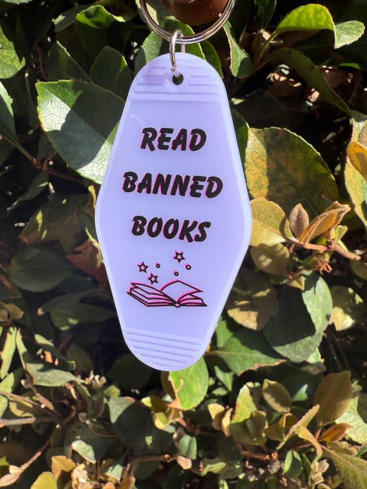 Porte-clés Lire des livres interdits pour la vente par Jammin for Justice