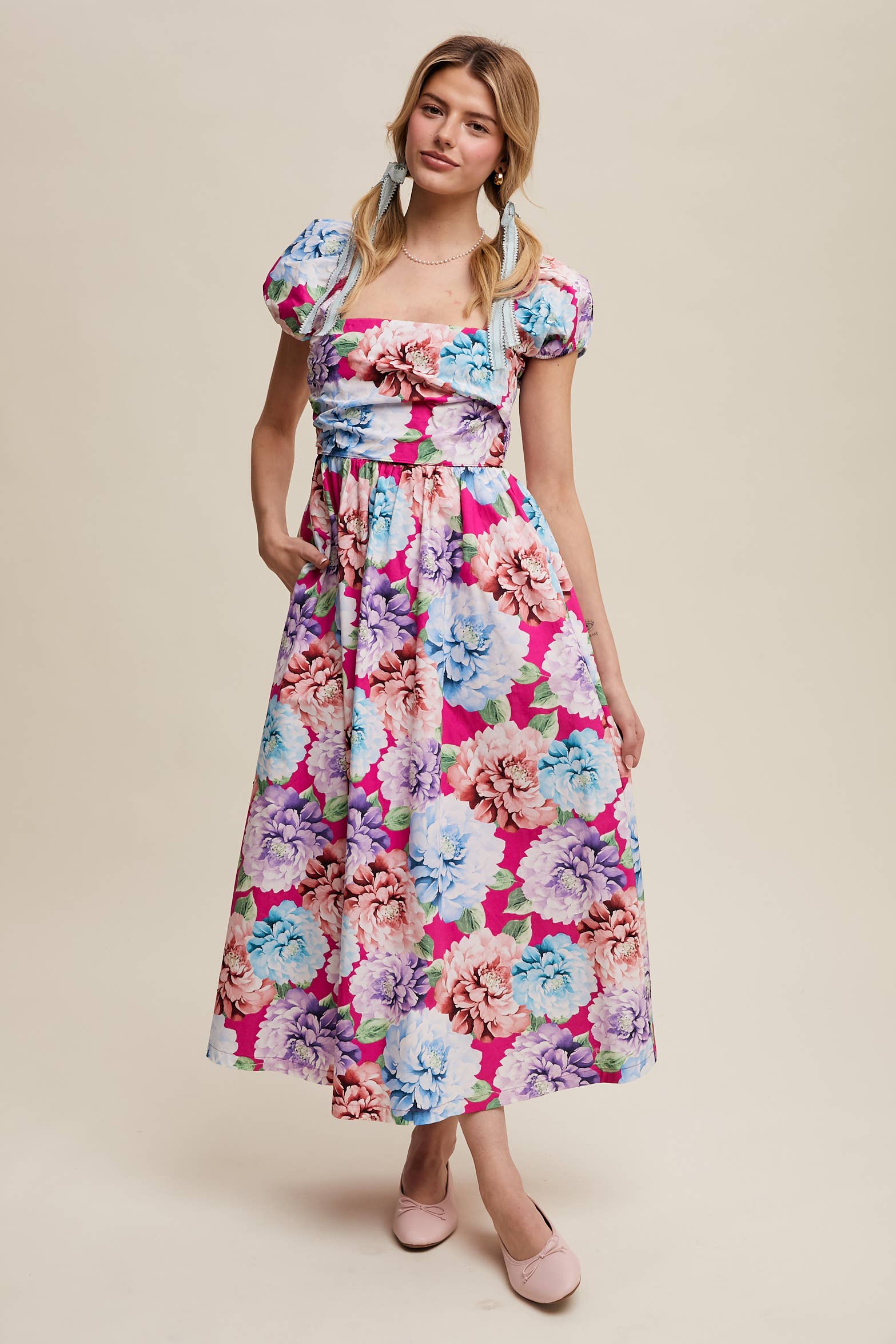 Listicle - Vendita all'ingrosso Vestito - Donna - Abito romantico a fiori con maniche a sbuffo0