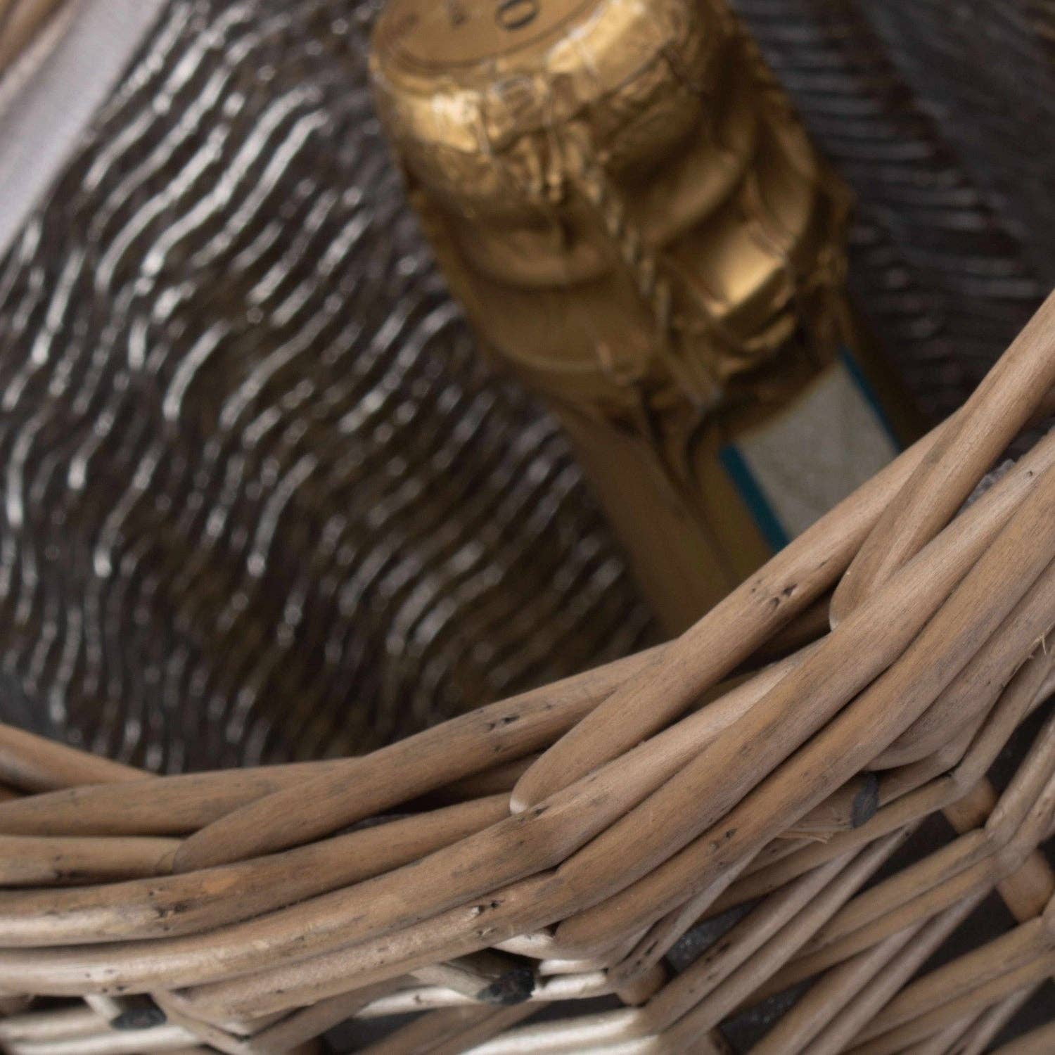 Red Hamper – wholesale Wine tote – Single Bottle 2 Champagne Glass Carrier5