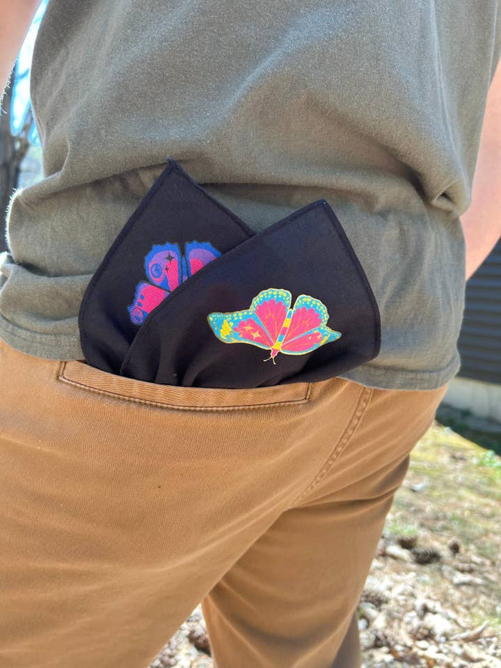 Bandana Pride Moth per la vendita all'ingrosso da parte di Pocket Bean