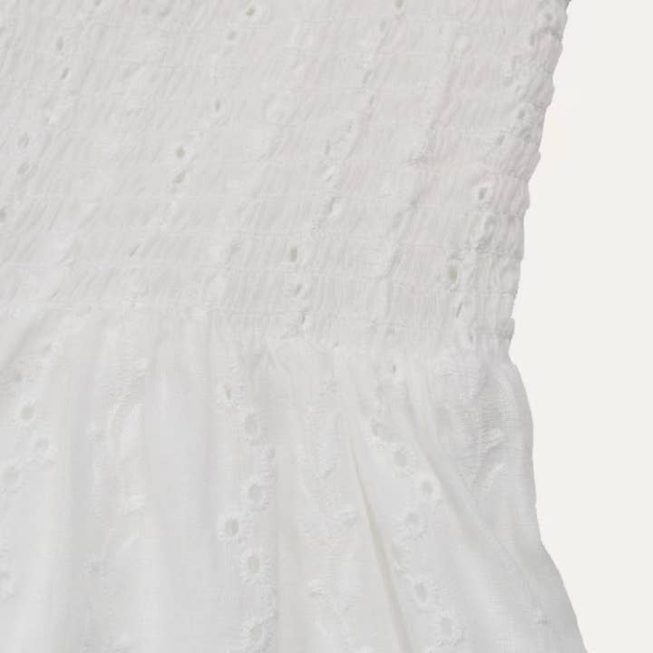 BIANCO PURO Mini abito elegante a maniche corte con spalle scoperte in vendita all'ingrosso su Faire3