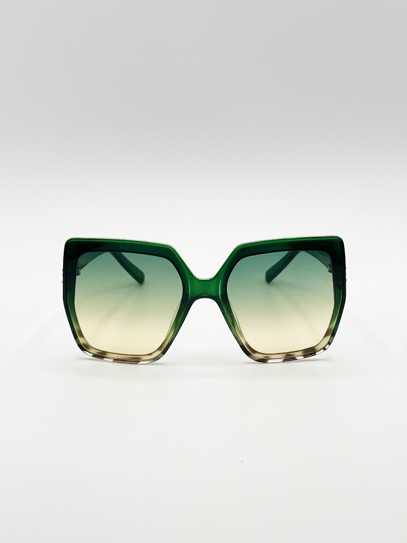 AFA COLLECTIVE – wholesale Sunglasses – Women's – Oversize Cateye Sunglasses with Diamante Detail in Green0
