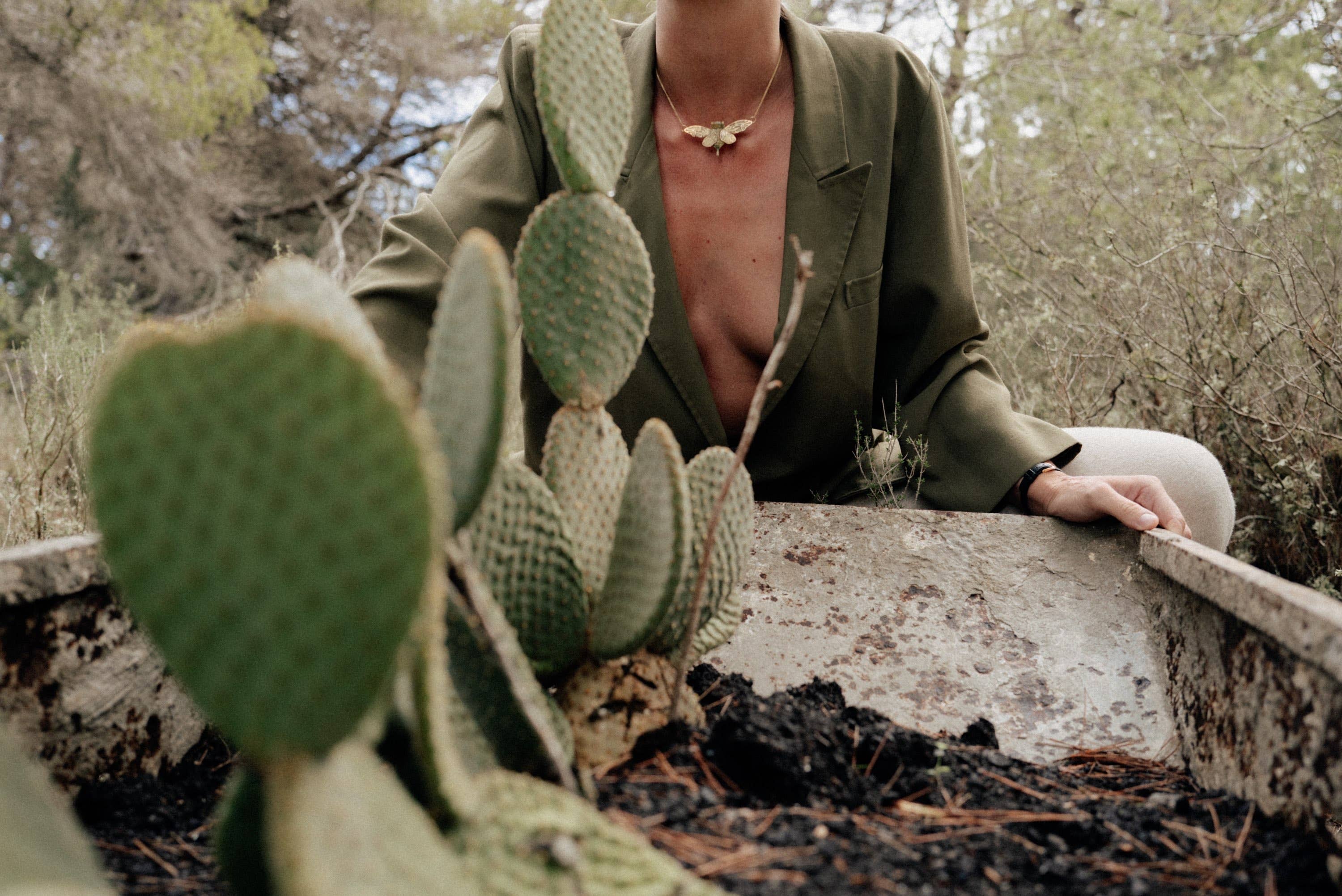 Maria rosua – wholesale Hänge-/berlockhalsband – Cikadkrage9