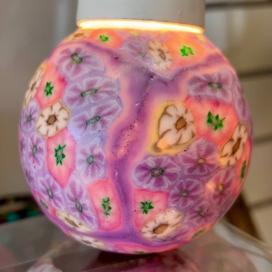 Alans Candle - Vente Bougies originales - Wisteria Blossom, bougie parfumée en forme de boule sphérique fabriquée à la main8