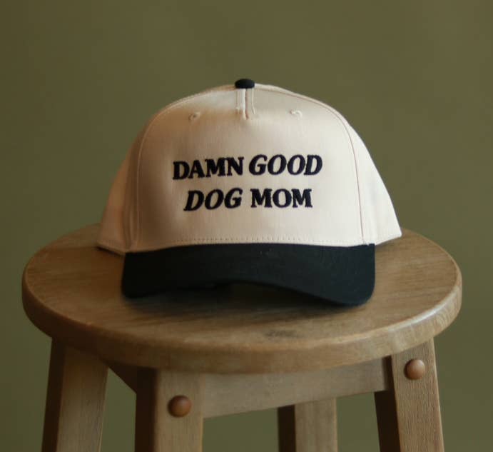 Electric label - Wholesale Baseball Cap - Women's - Damn Good Dog Mom hat
