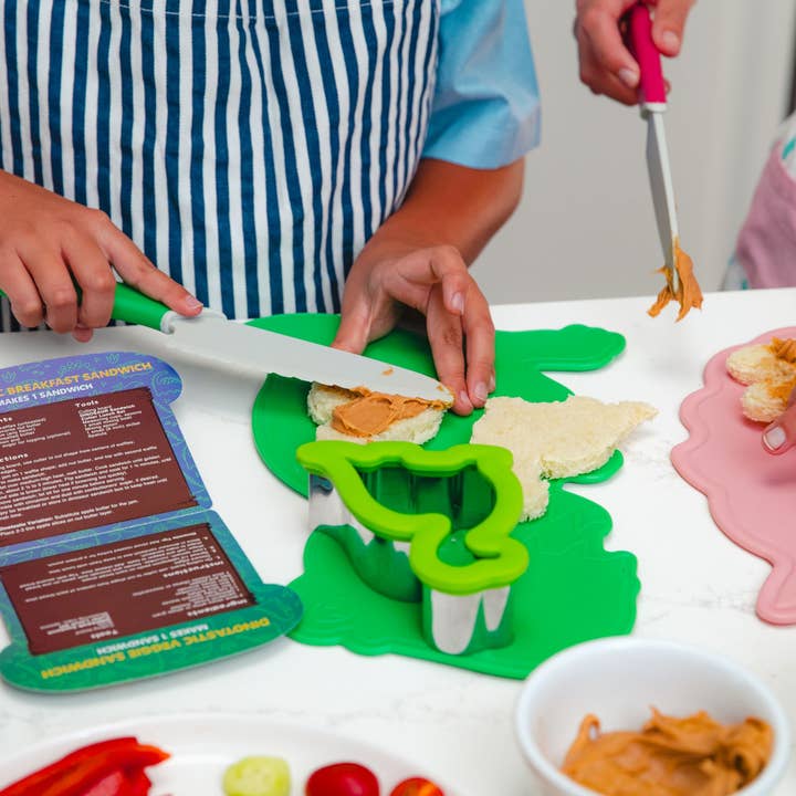 Handstand Kitchen – wholesale Kitchen tool/gadget – Sandwich Cutter Lunch Set PDQ – Dino, Heart, Unicorn, Rocket8