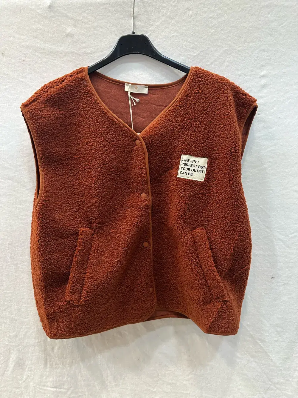 Mimi & Gogo - Wholesale Outerwear Vest - Women's - Fleece Vest With Patch @3399_GiEcussonMoumoute11