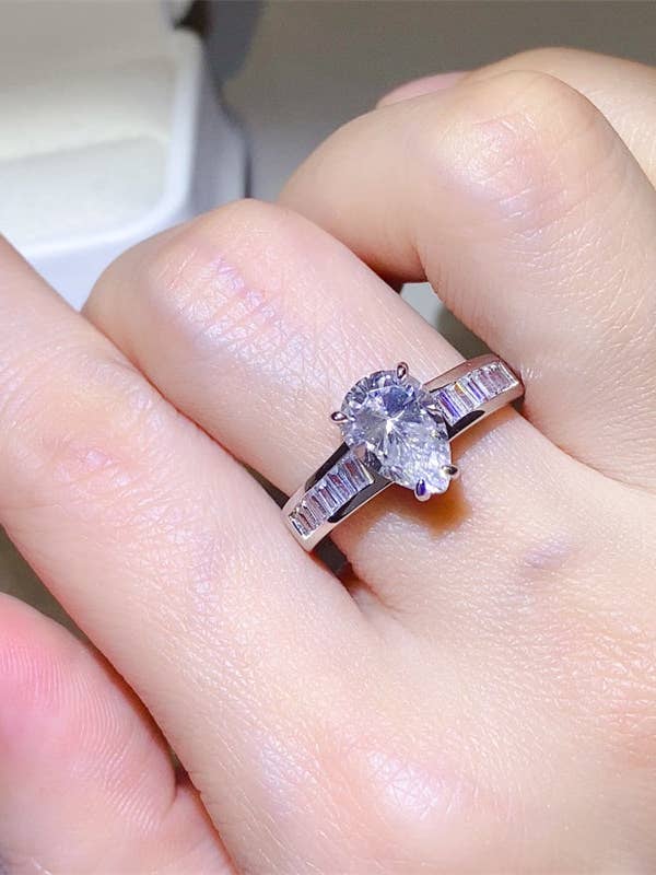 Anillo de plata de ley pura con moissanita en forma de pera de 3 quilates para venta al por mayor de Sparkala